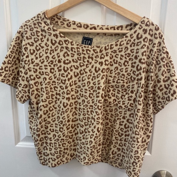 Gap Cropped Cheetah Print Terry T Shirt 🐆 - Picture 1 of 3